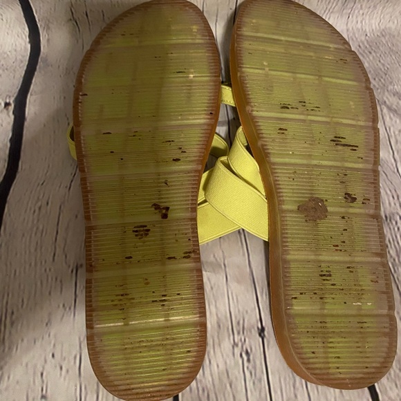 Summer Thong Sandals - Picture 3 of 4